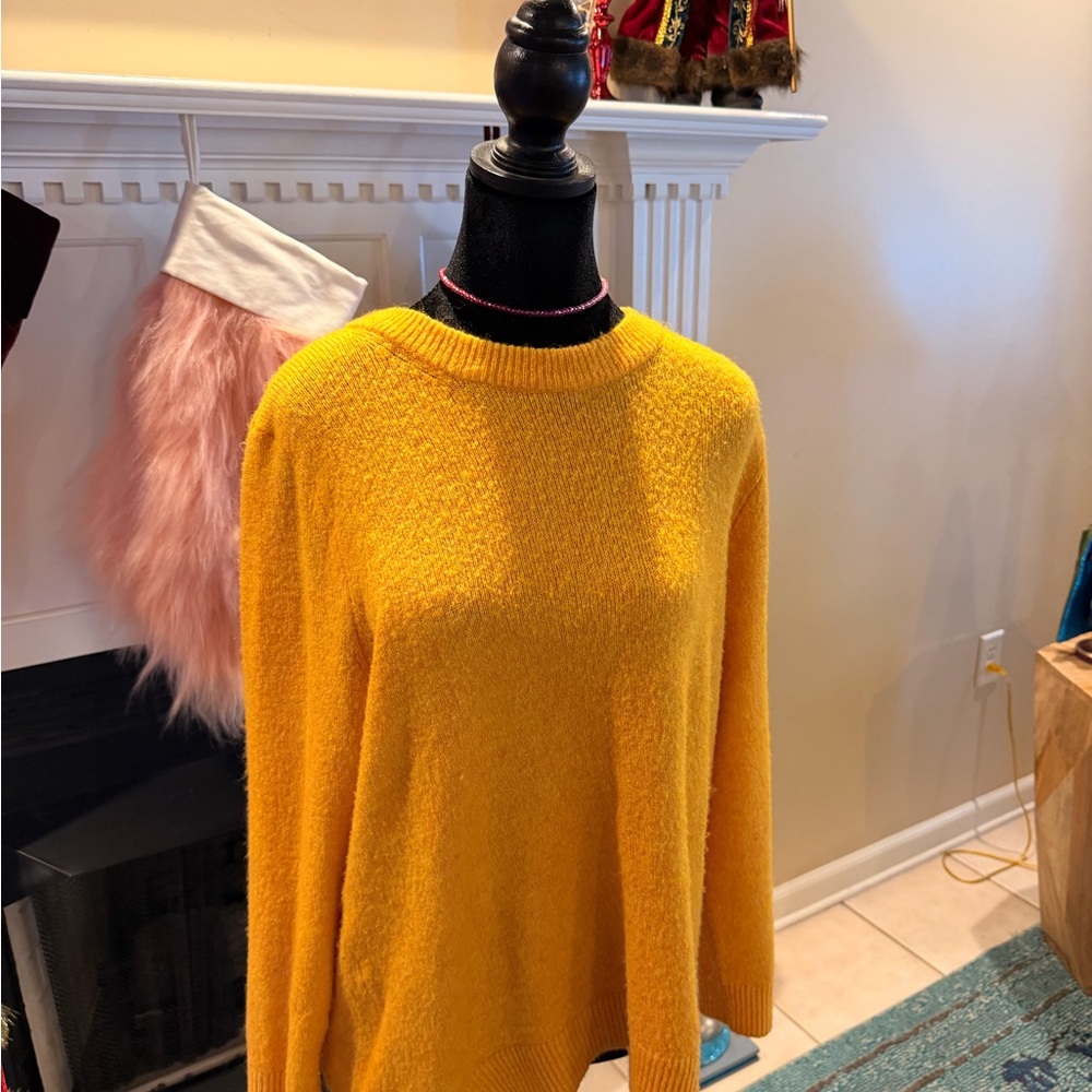 GAP Women's Mustard Crew Neck Sweater